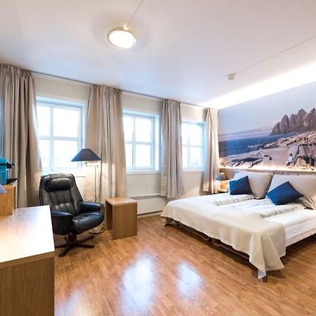 Senja Hotell ฟินส์เนส ภายนอก รูปภาพ