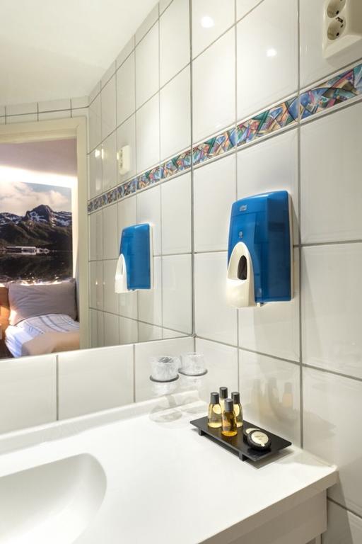 Senja Hotell ฟินส์เนส ภายนอก รูปภาพ