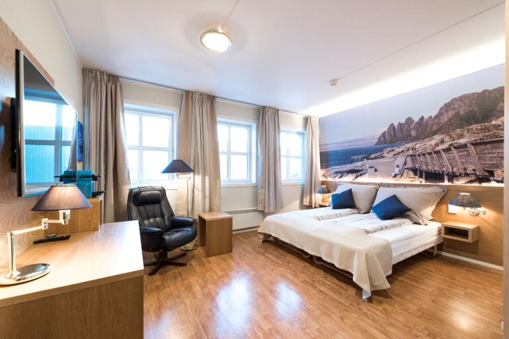 Senja Hotell ฟินส์เนส ภายนอก รูปภาพ